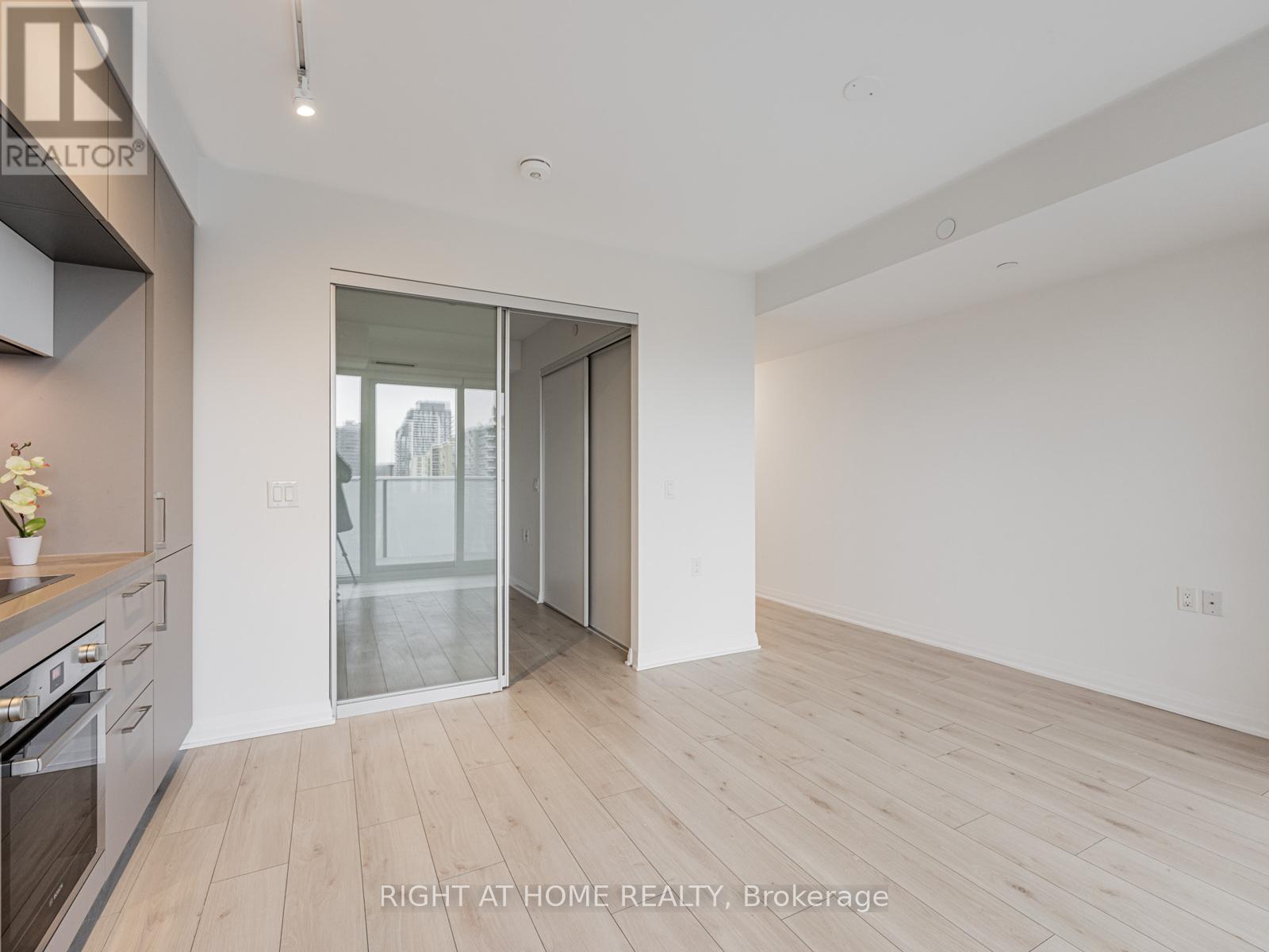 1106 - 99 Foxbar Road, Toronto, Ontario  M4V 0B2 - Photo 12 - C12689722