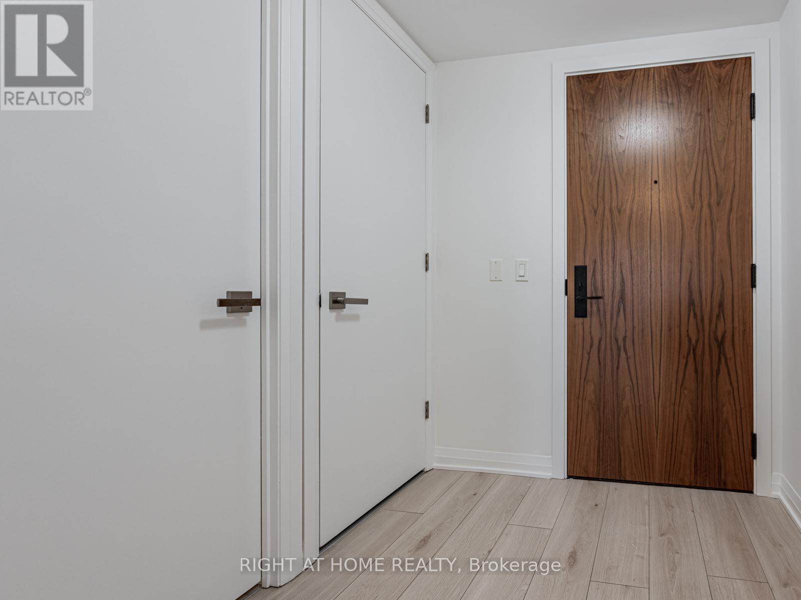 1106 - 99 Foxbar Road, Toronto, Ontario  M4V 0B2 - Photo 2 - C12689722