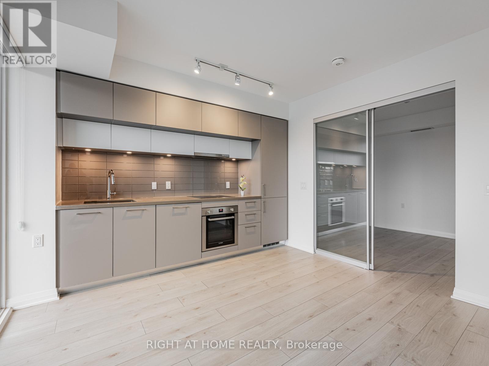 1106 - 99 Foxbar Road, Toronto, Ontario  M4V 0B2 - Photo 8 - C12689722