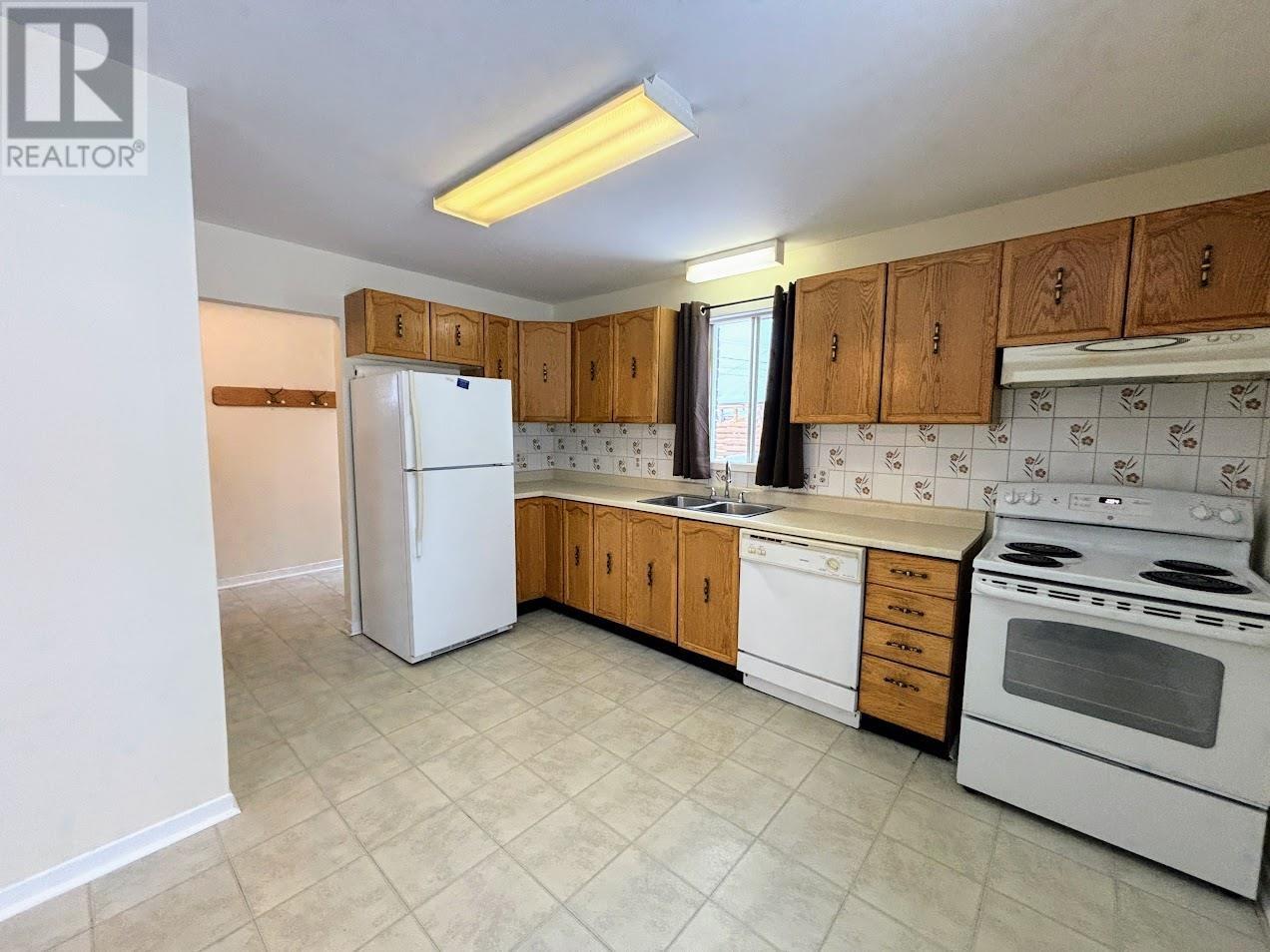 77 Matachewan Rd, Manitouwadge, Ontario  P0T 2C0 - Photo 3 - TB2600061