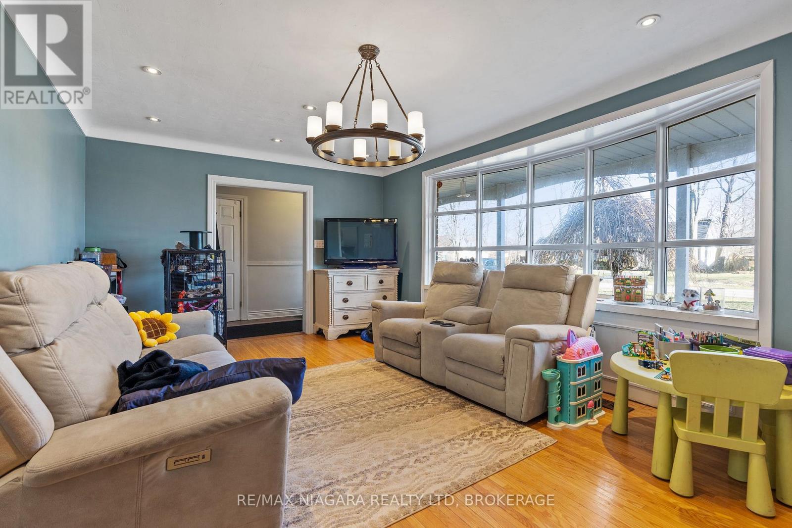 587 Daytona Drive, Fort Erie, Ontario  L2A 4Z5 - Photo 10 - X12694896