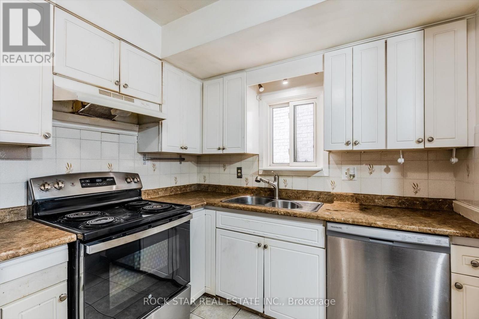 40 Jamie Ann Court, Hamilton, Ontario  L8W 1Y5 - Photo 1 - X12691118