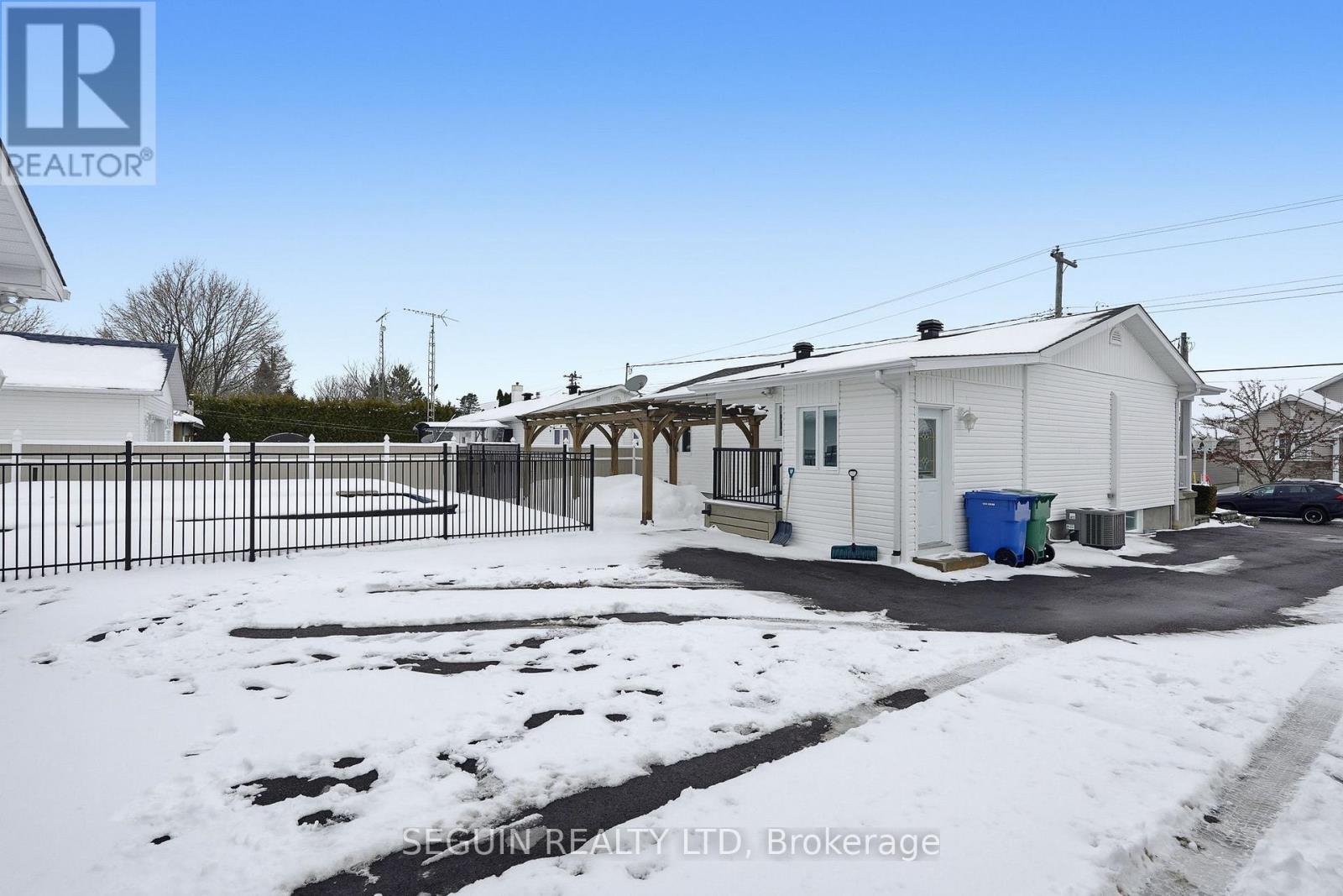 114 Stanley Avenue, Champlain, Ontario  K0B 1R0 - Photo 5 - X12466412