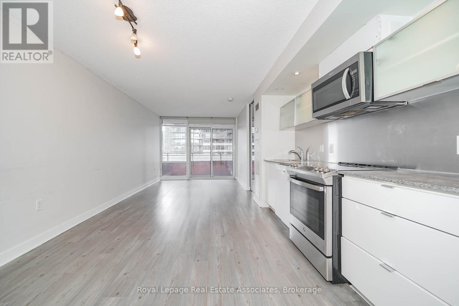 621 - 4k Spadina Avenue, Toronto, Ontario  M5V 3Y9 - Photo 11 - C12694878