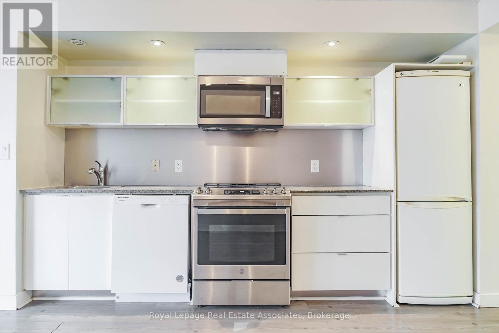 621 - 4k Spadina Avenue, Toronto, Ontario  M5V 3Y9 - Photo 16 - C12694878