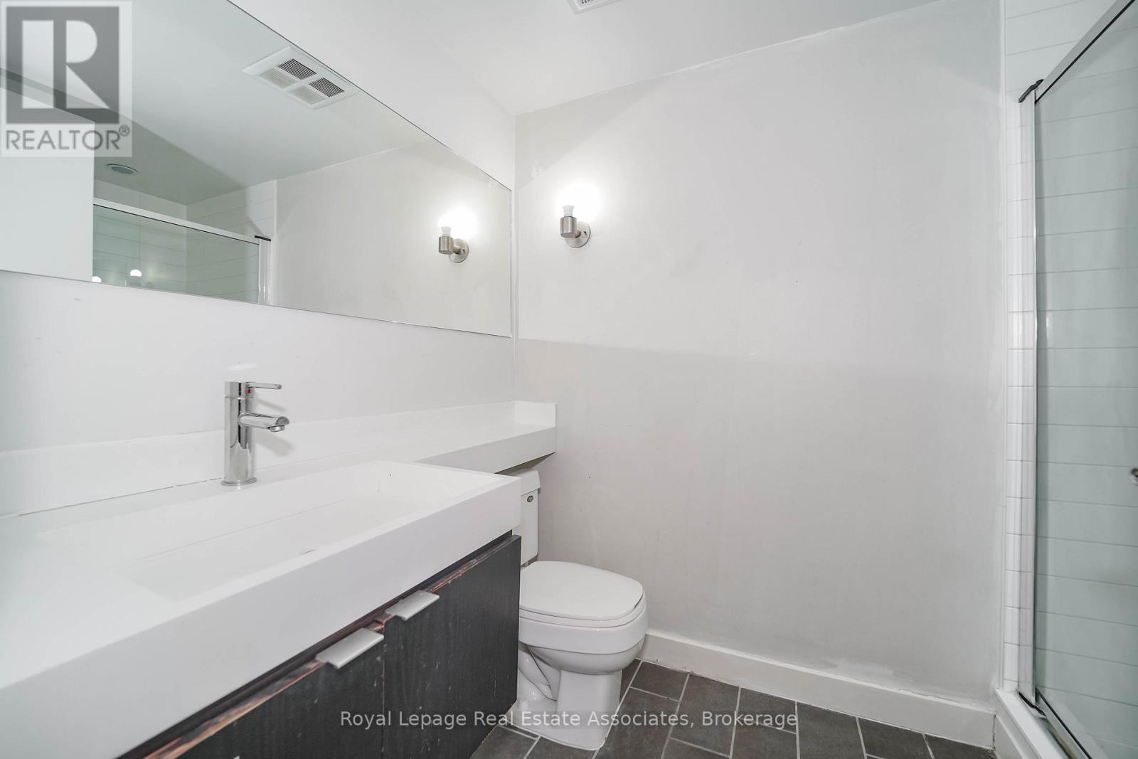 621 - 4k Spadina Avenue, Toronto, Ontario  M5V 3Y9 - Photo 8 - C12694878