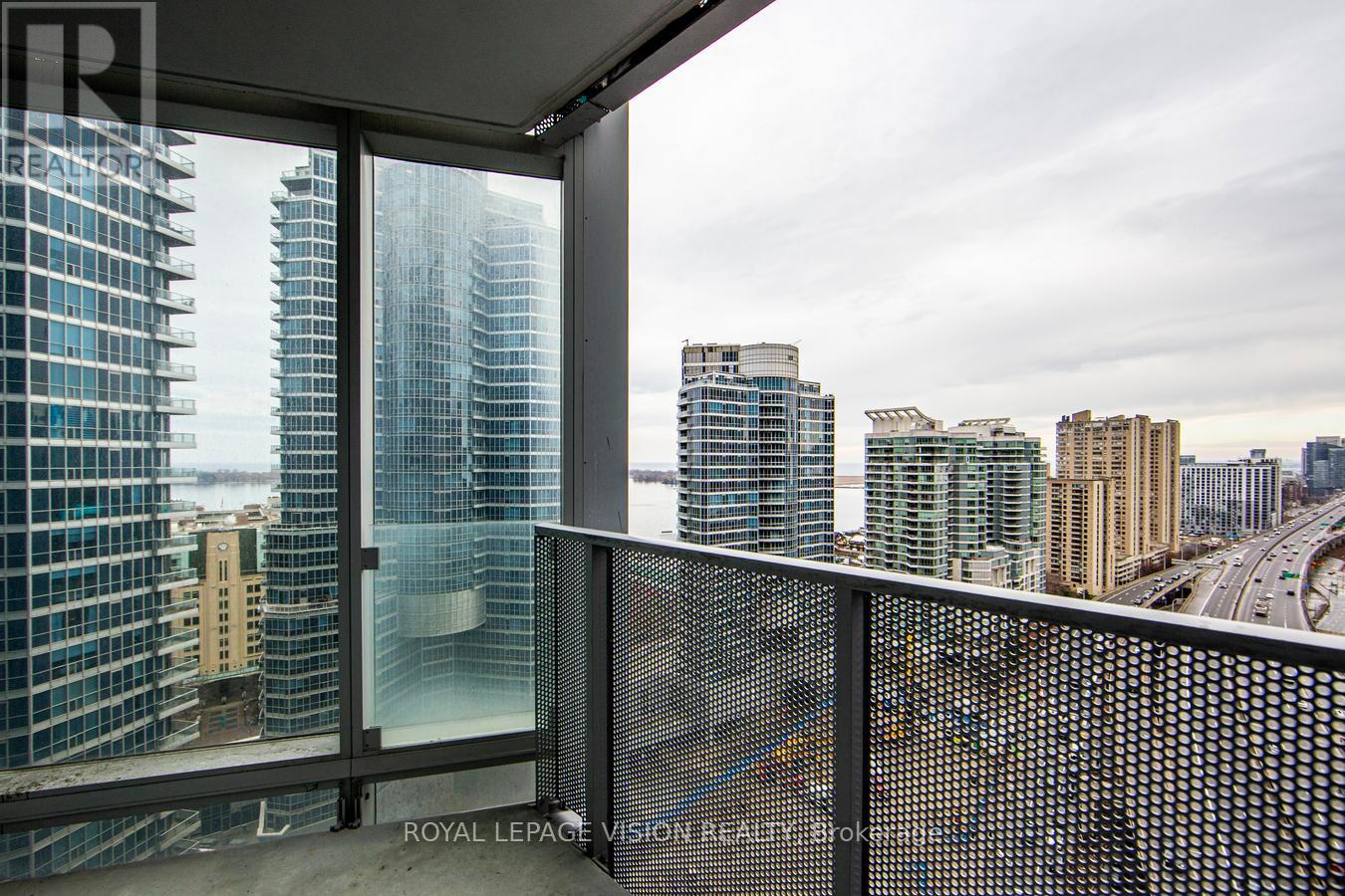 2210 - 10 York Street, Toronto, Ontario  M5J 0E1 - Photo 14 - C12694918