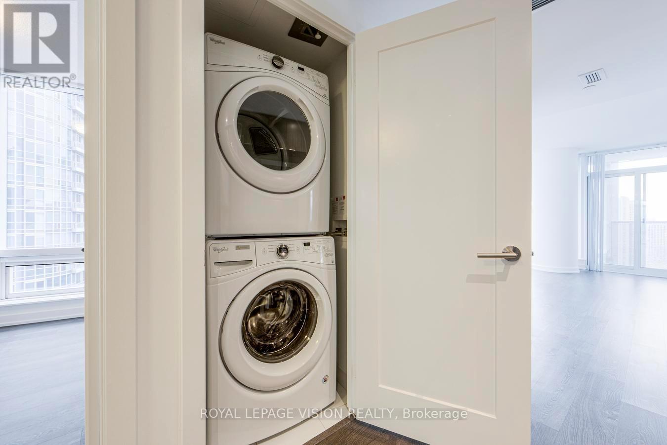 2210 - 10 York Street, Toronto, Ontario  M5J 0E1 - Photo 17 - C12694918