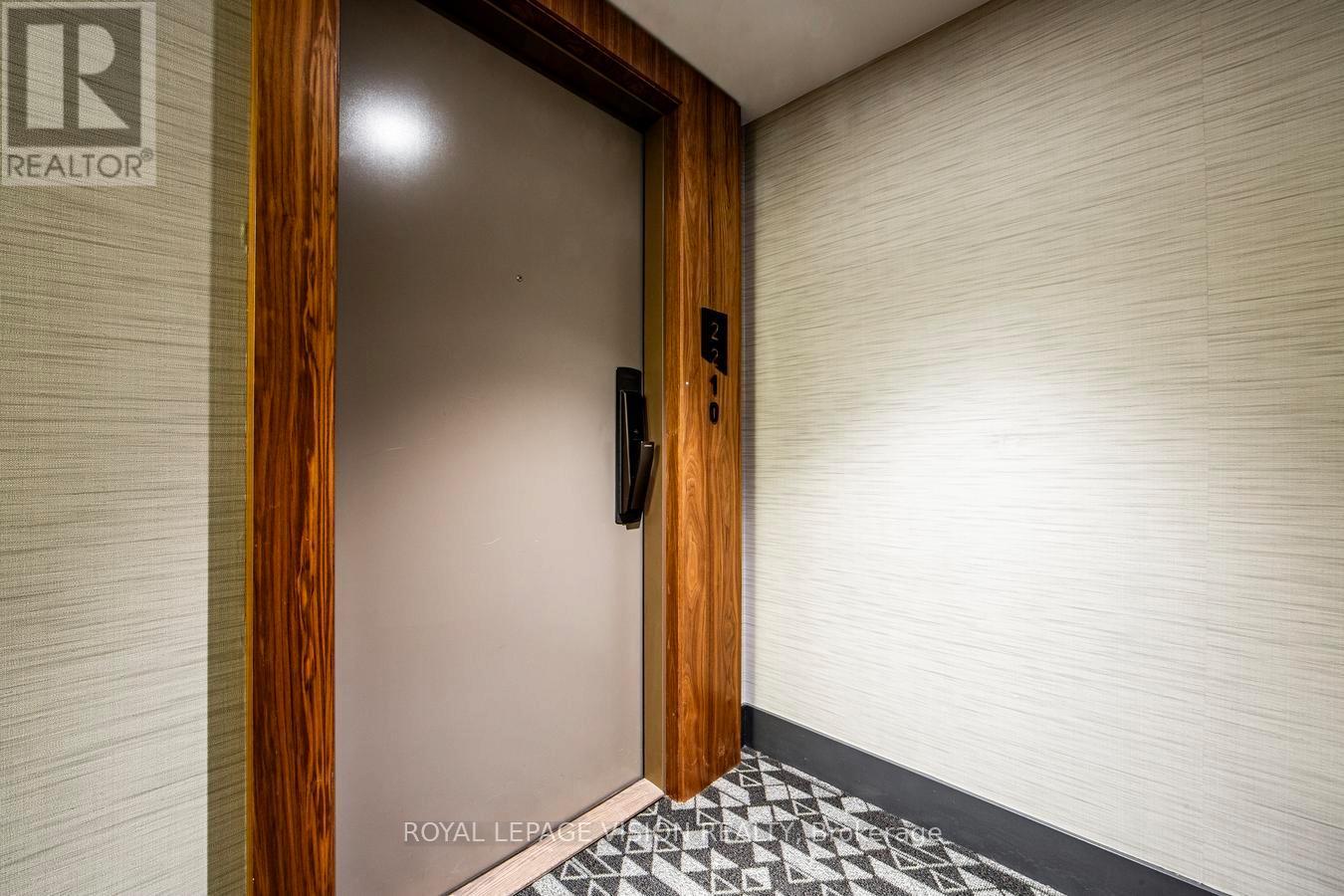 2210 - 10 York Street, Toronto, Ontario  M5J 0E1 - Photo 23 - C12694918