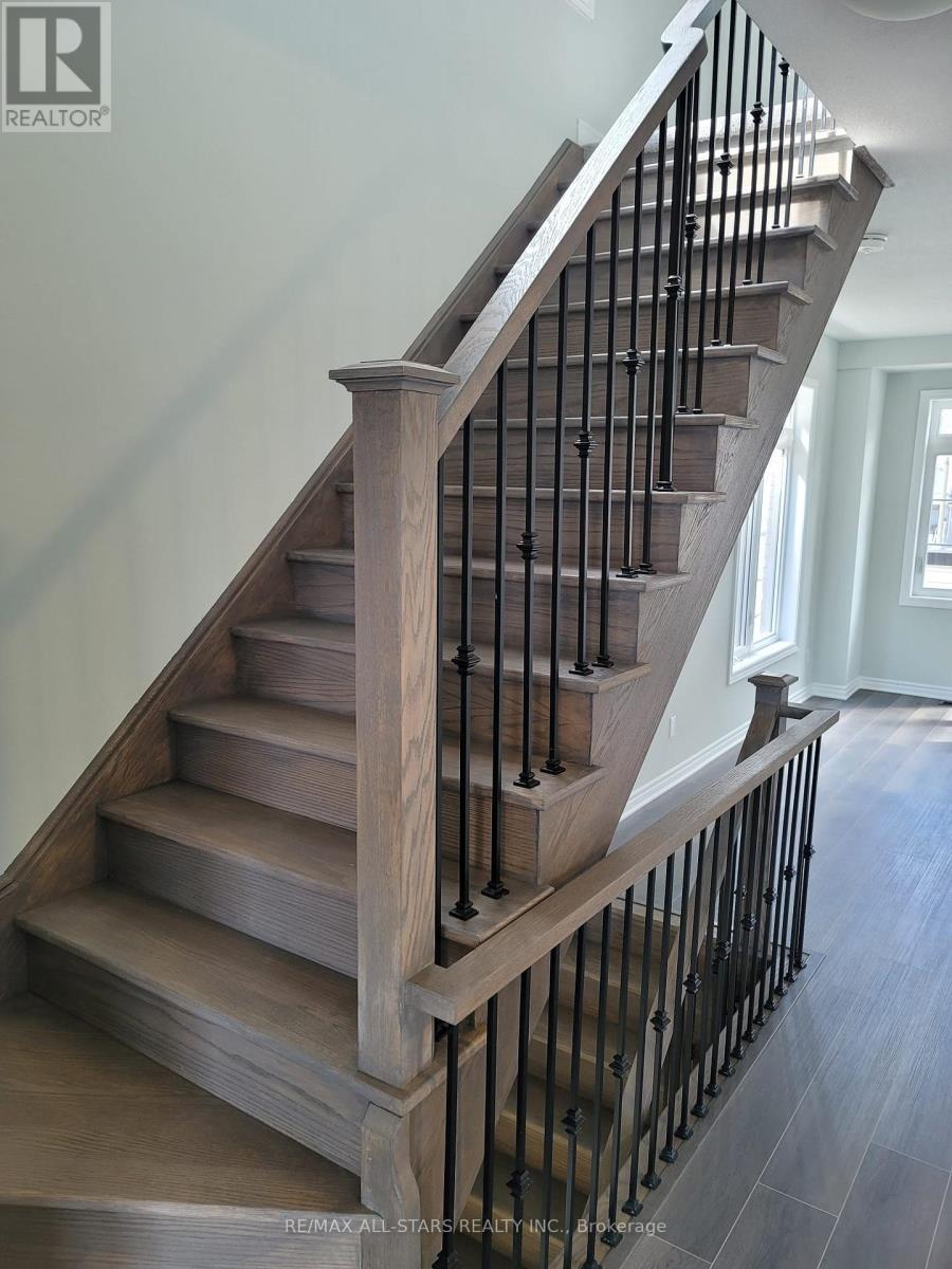 1 Royal Collection Way, Whitby, Ontario  L1P 0P1 - Photo 4 - E12694846