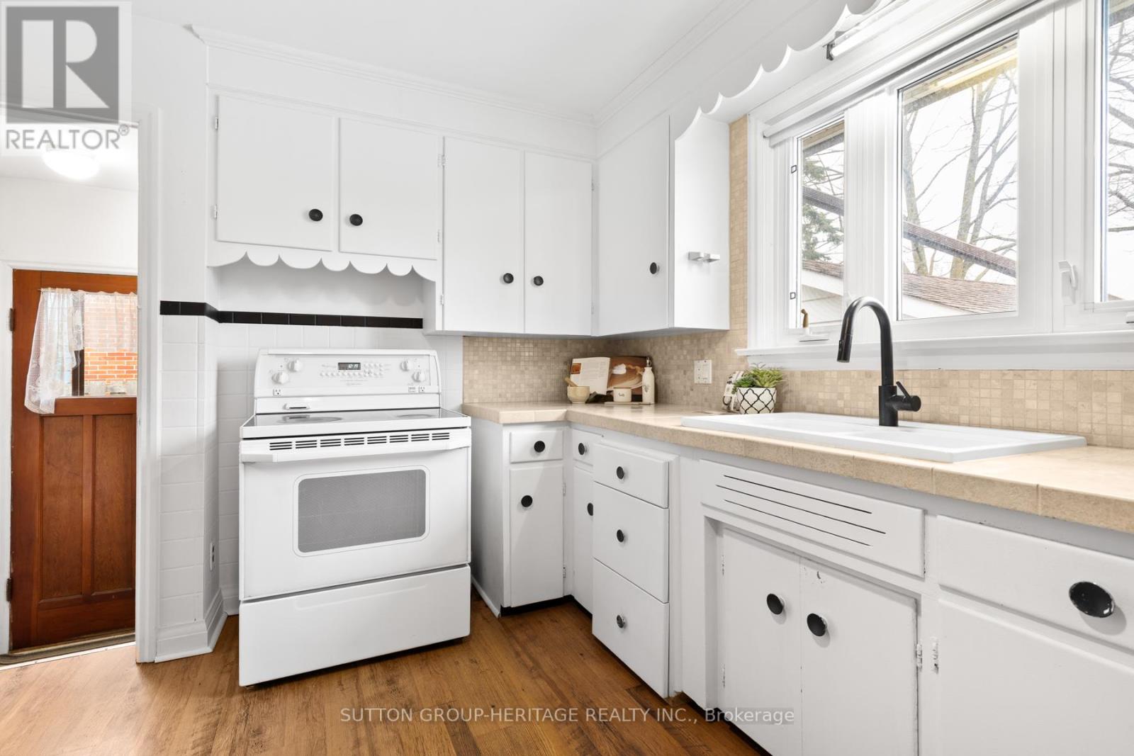 122 Euclid Street, Whitby, Ontario  L1N 5B1 - Photo 17 - E12694926