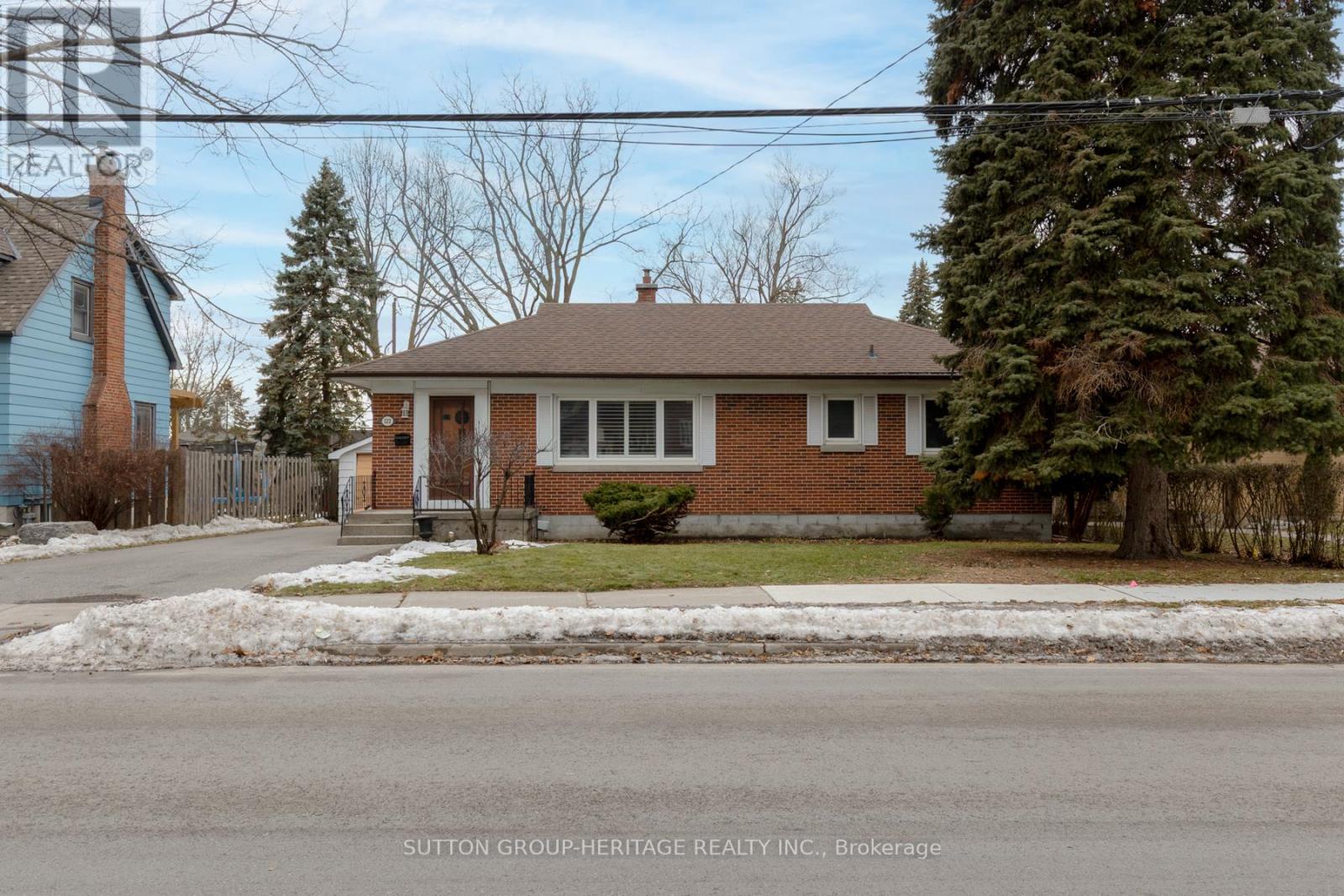 122 Euclid Street, Whitby, Ontario  L1N 5B1 - Photo 2 - E12694926