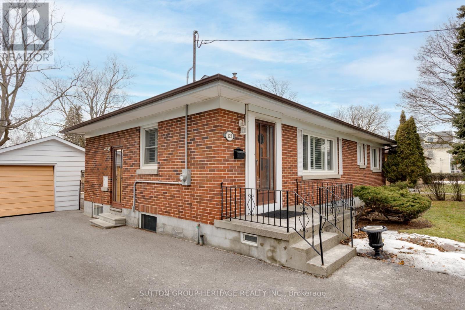 122 Euclid Street, Whitby, Ontario  L1N 5B1 - Photo 4 - E12694926