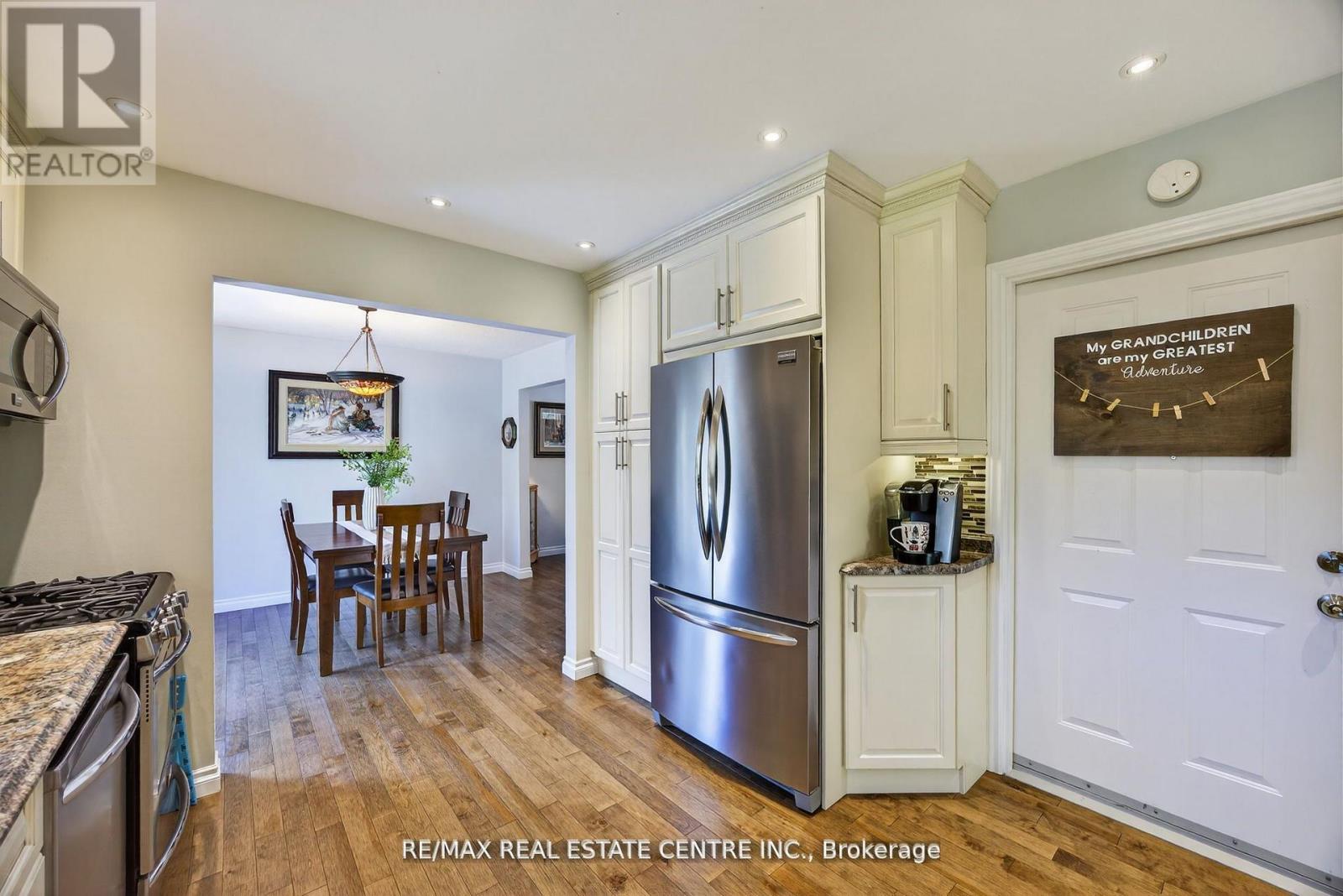 3047 Sandy Cove Drive, Innisfil, Ontario  L9S 2K1 - Photo 9 - N12694764