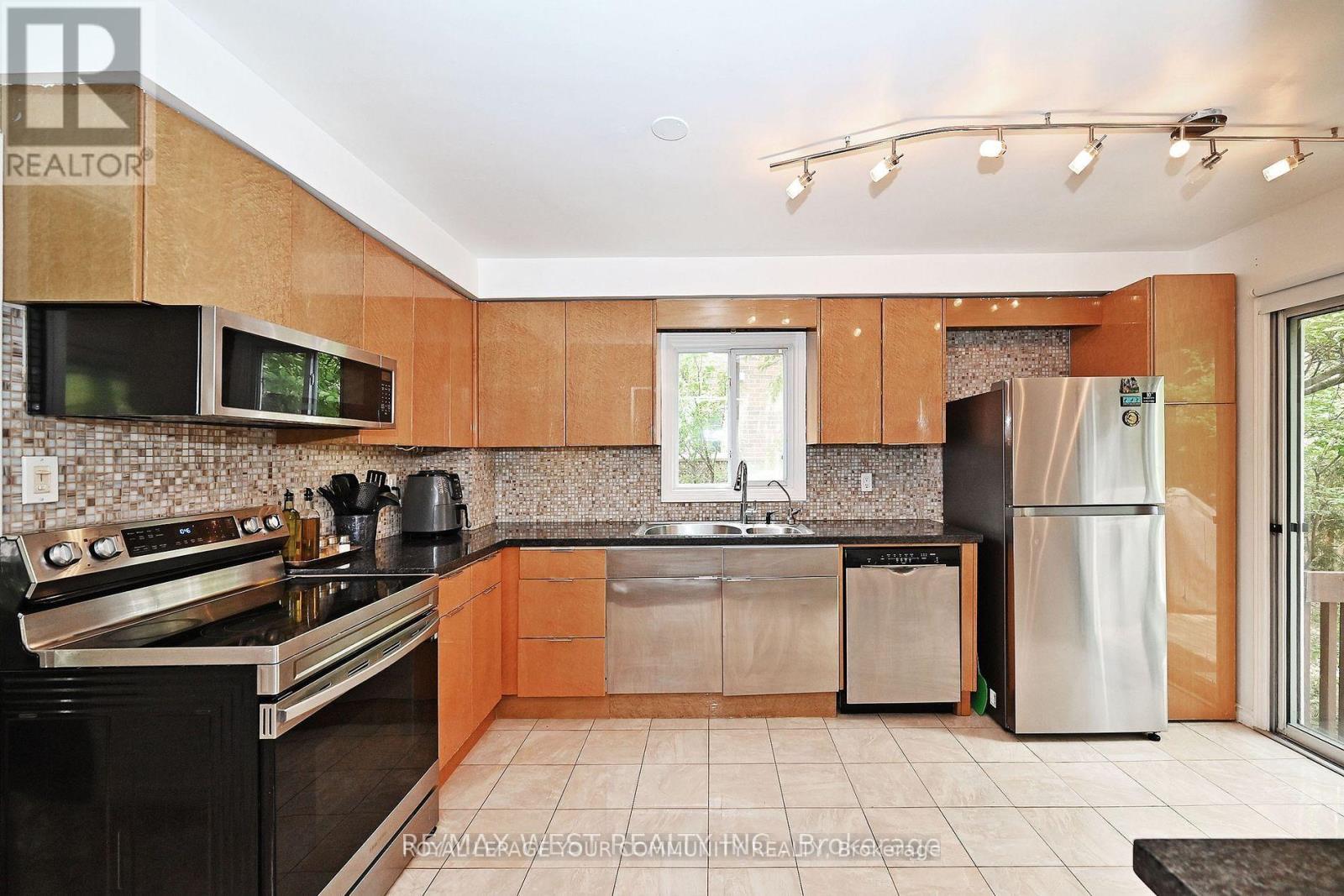 348 Brownridge Drive, Vaughan, Ontario  L4J 5W9 - Photo 11 - N12694768