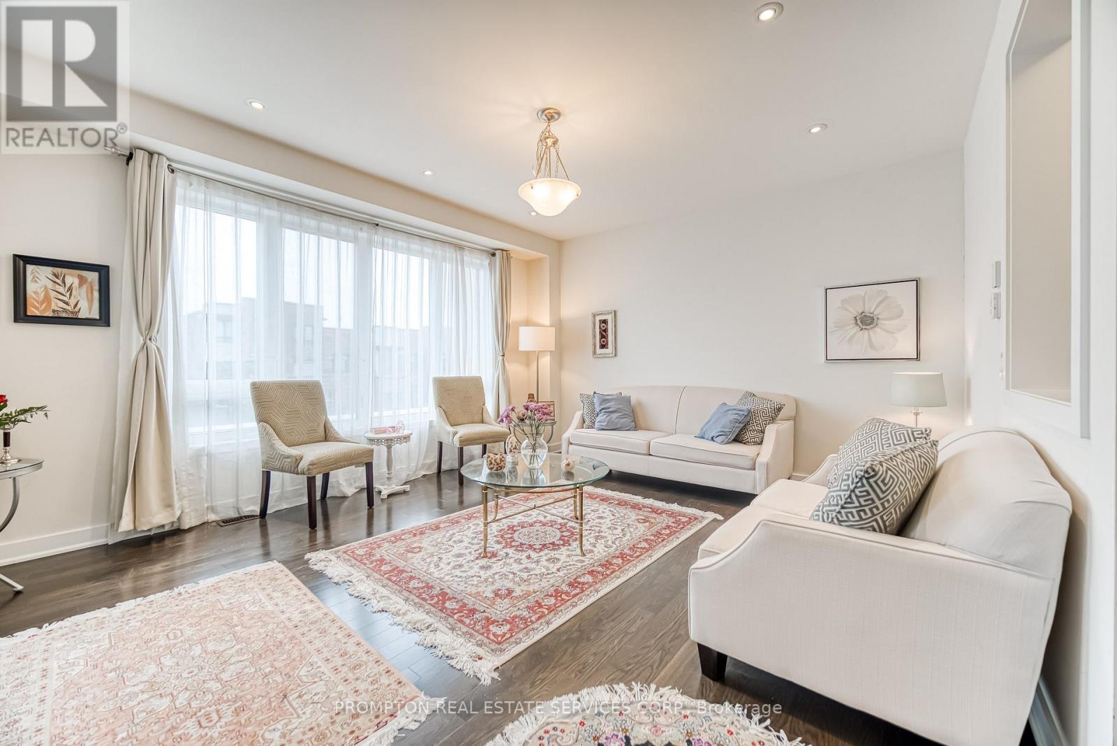 48 Helliwell Crescent, Richmond Hill, Ontario  L4E 1C4 - Photo 3 - N12694832