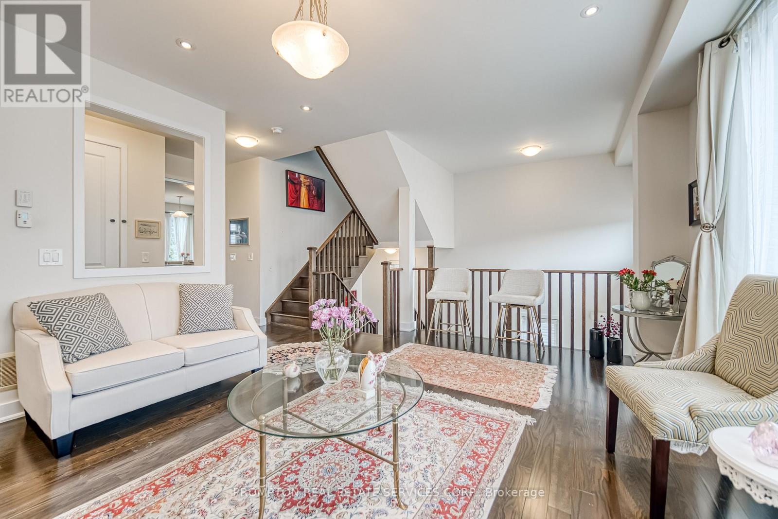 48 Helliwell Crescent, Richmond Hill, Ontario  L4E 1C4 - Photo 4 - N12694832