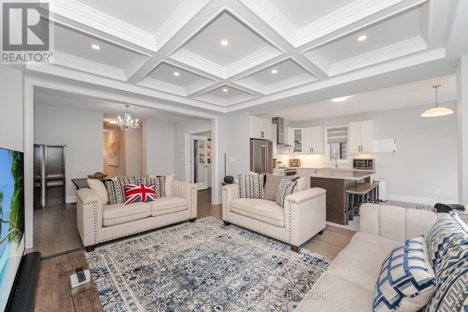 37 Periwinkle Road, Springwater, Ontario  L9X 2C8 - Photo 13 - S12694938