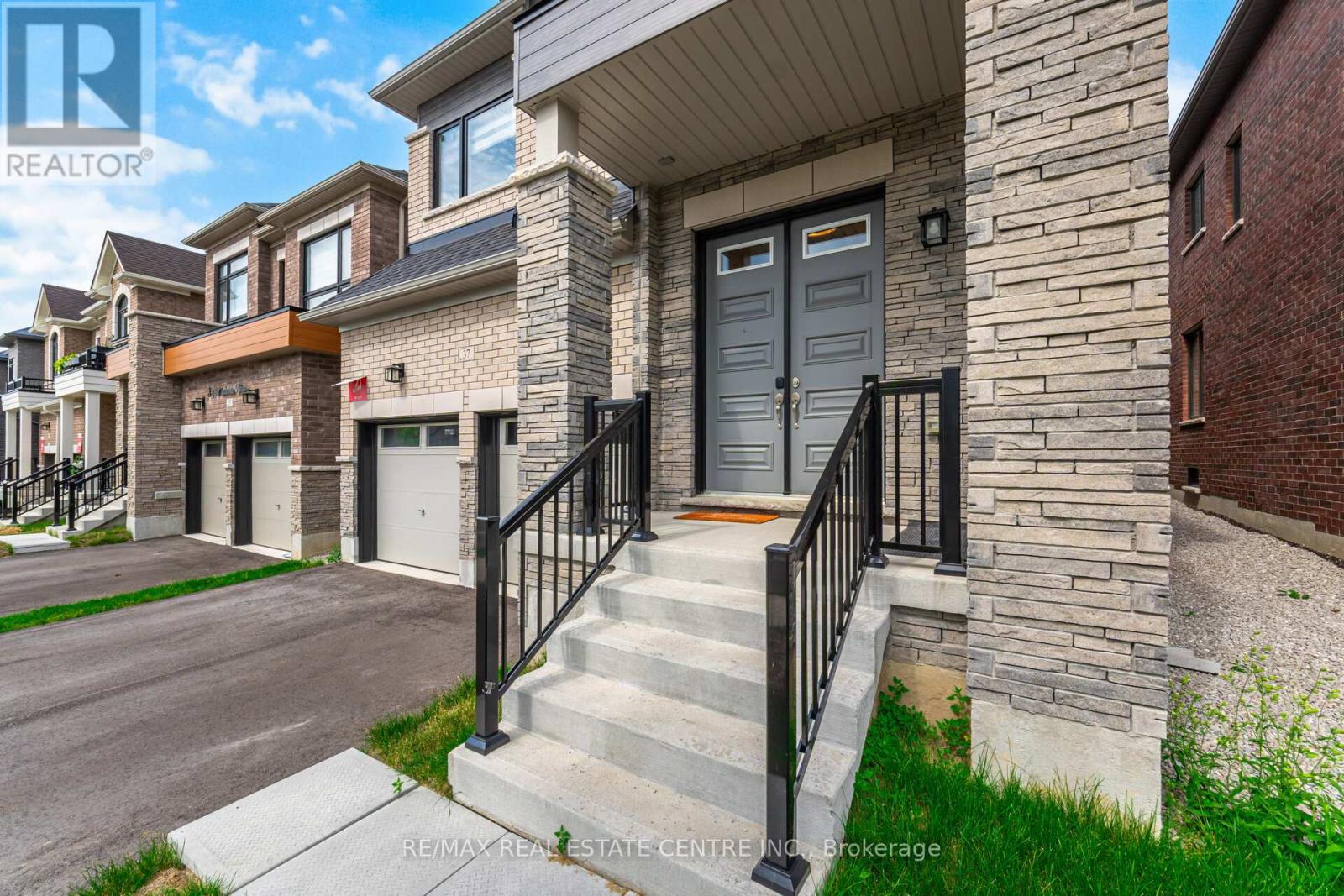 37 Periwinkle Road, Springwater, Ontario  L9X 2C8 - Photo 3 - S12694938