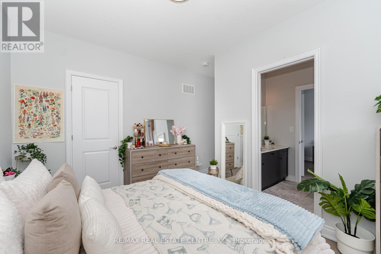 37 Periwinkle Road, Springwater, Ontario  L9X 2C8 - Photo 35 - S12694938