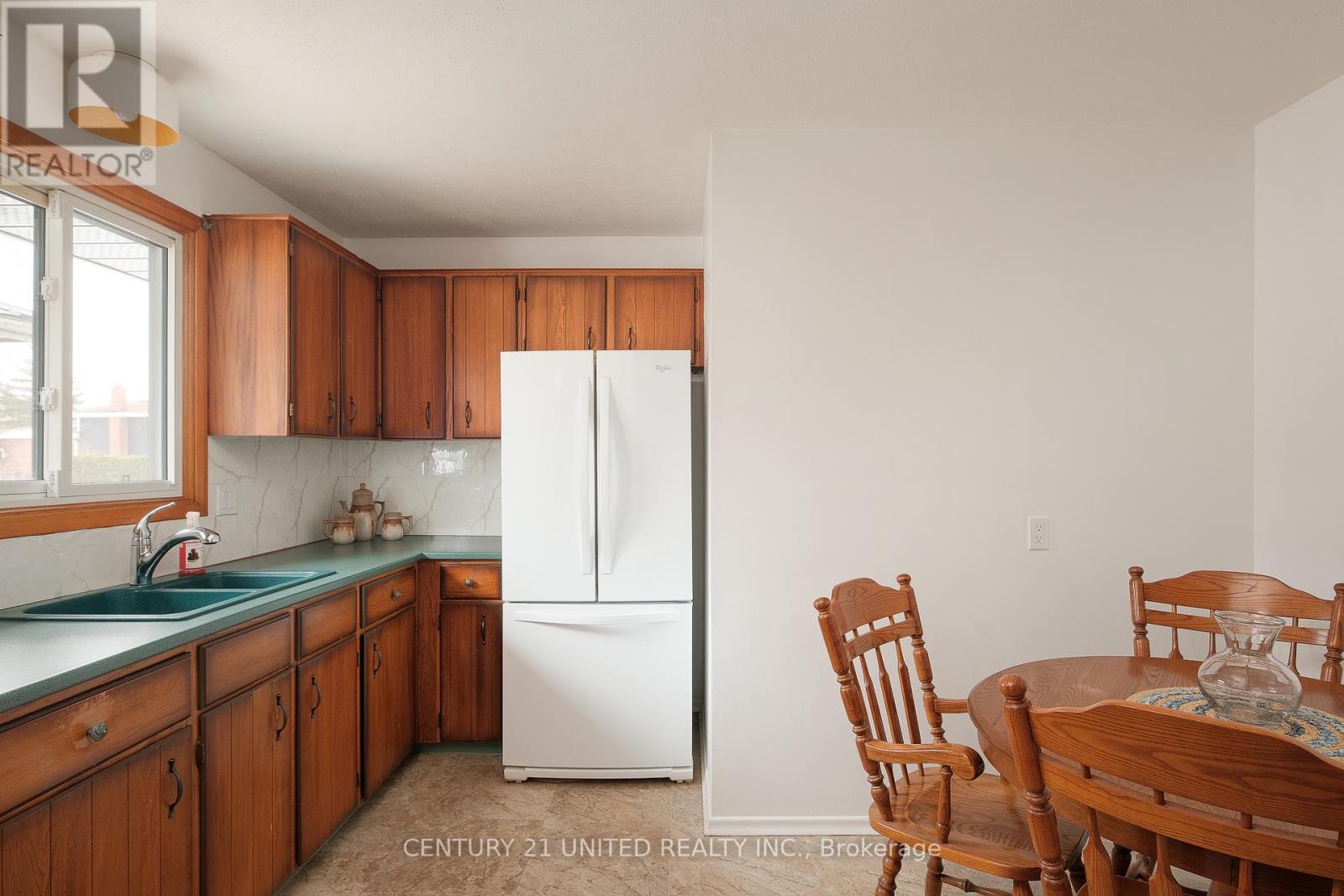 21 Rideau Crescent, Peterborough, Ontario  K9J 1G7 - Photo 7 - X12695070