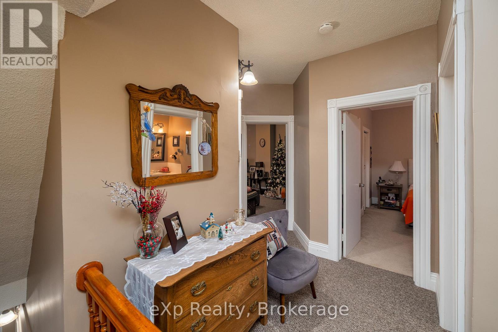 Upper Apartment - 554 2nd Avenue E, Owen Sound, Ontario  N4K 2G6 - Photo 10 - X12695004