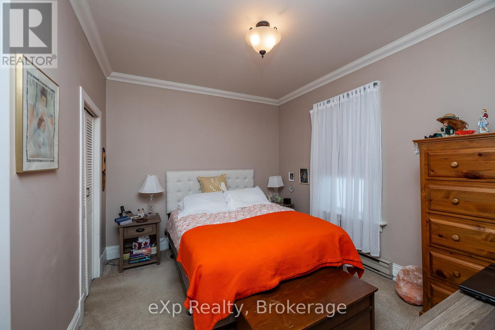 Upper Apartment - 554 2nd Avenue E, Owen Sound, Ontario  N4K 2G6 - Photo 11 - X12695004