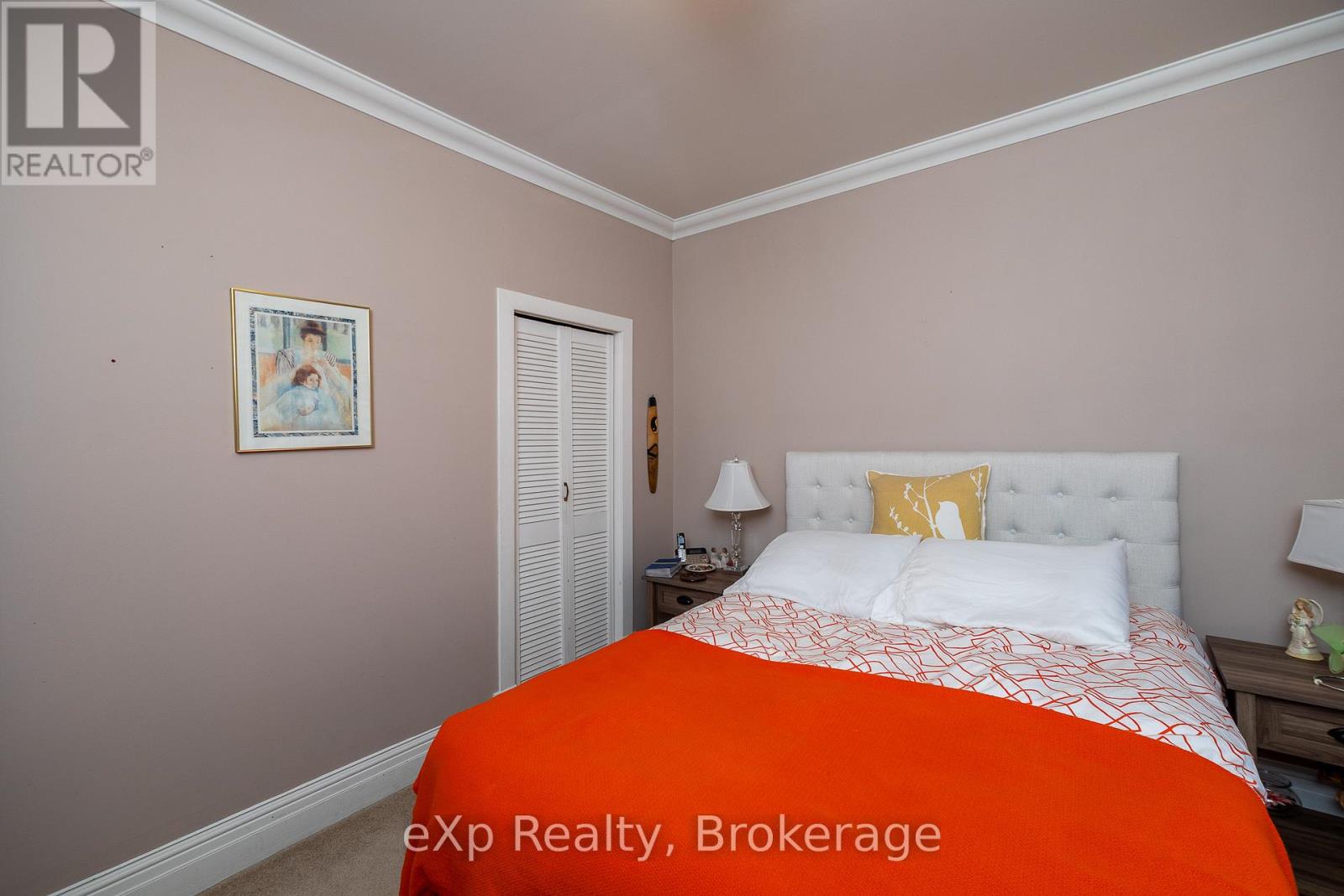 Upper Apartment - 554 2nd Avenue E, Owen Sound, Ontario  N4K 2G6 - Photo 12 - X12695004