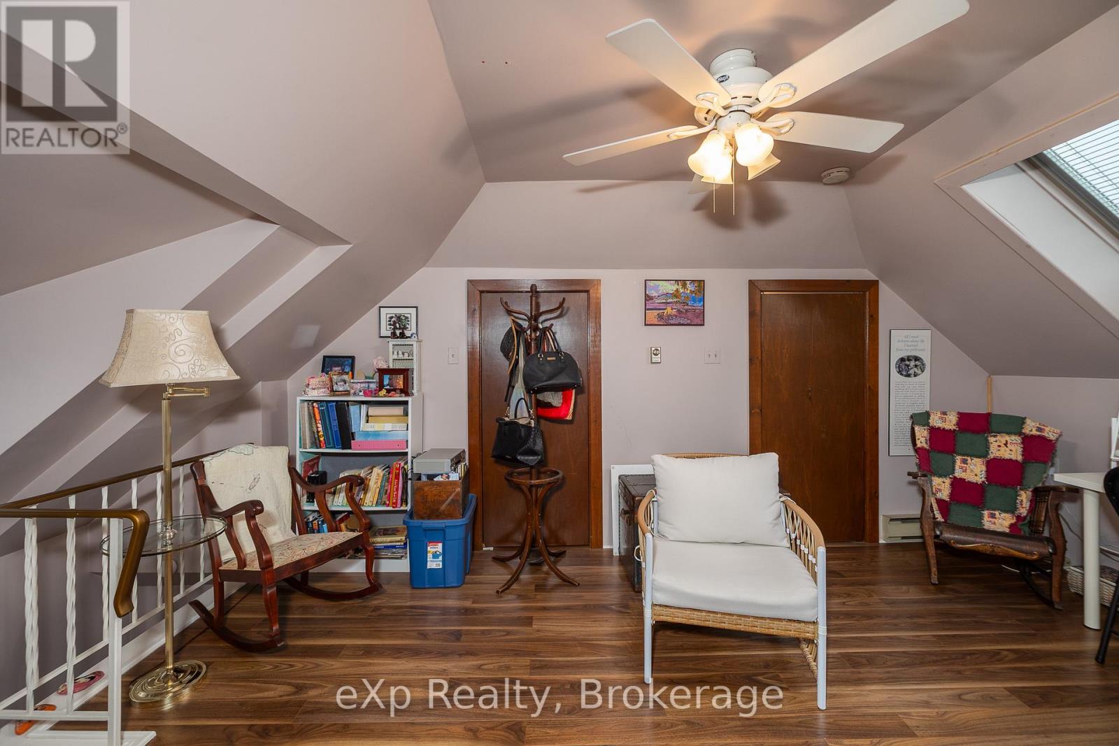 Upper Apartment - 554 2nd Avenue E, Owen Sound, Ontario  N4K 2G6 - Photo 17 - X12695004