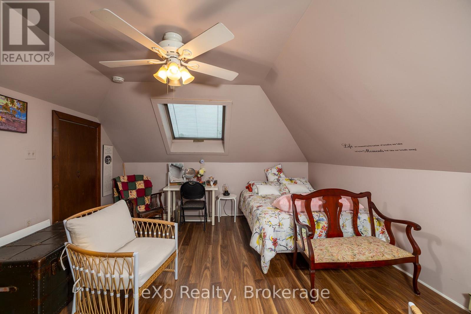 Upper Apartment - 554 2nd Avenue E, Owen Sound, Ontario  N4K 2G6 - Photo 19 - X12695004