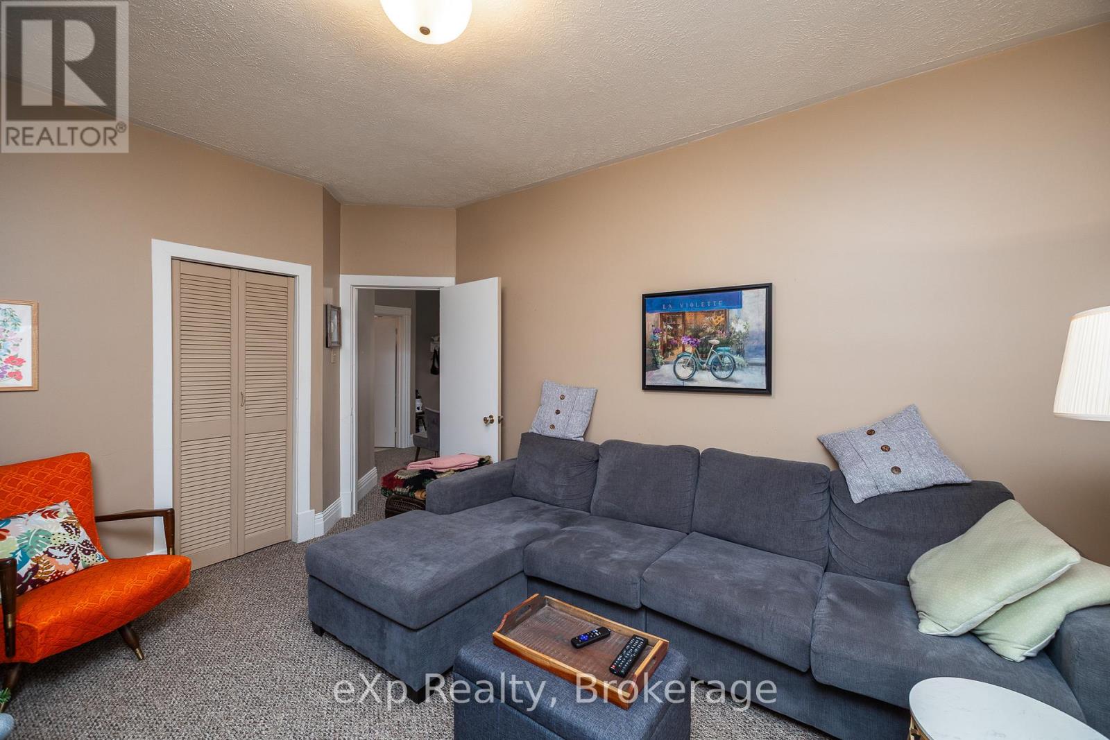 Upper Apartment - 554 2nd Avenue E, Owen Sound, Ontario  N4K 2G6 - Photo 2 - X12695004