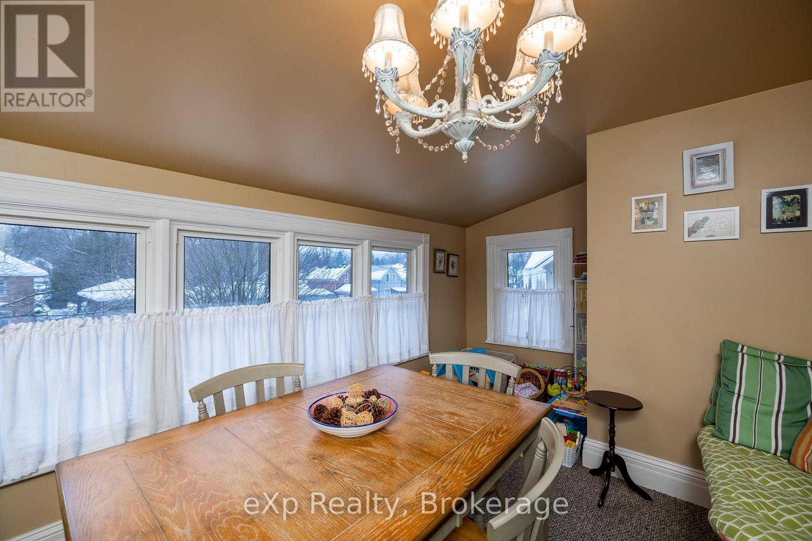 Upper Apartment - 554 2nd Avenue E, Owen Sound, Ontario  N4K 2G6 - Photo 3 - X12695004