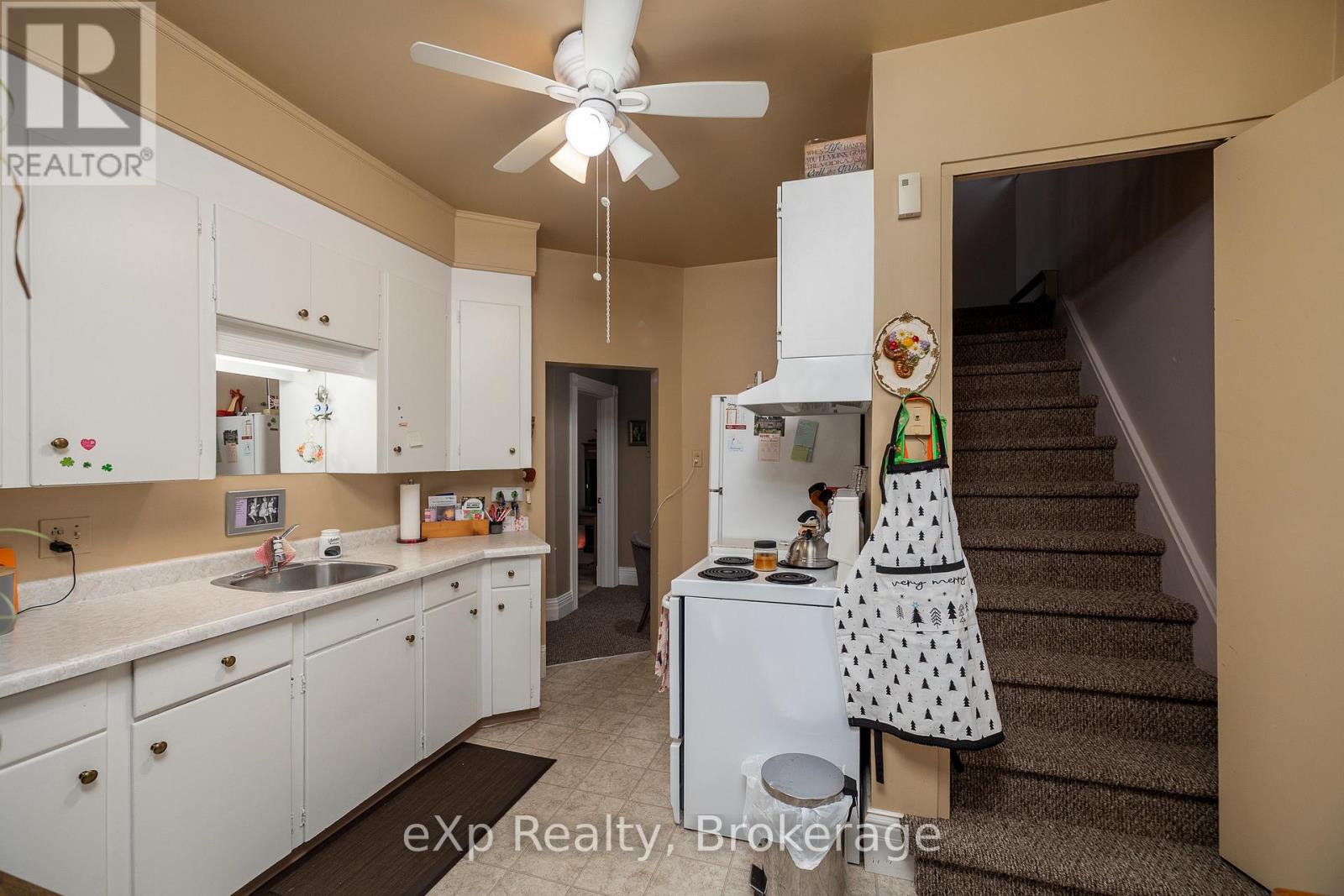 Upper Apartment - 554 2nd Avenue E, Owen Sound, Ontario  N4K 2G6 - Photo 9 - X12695004