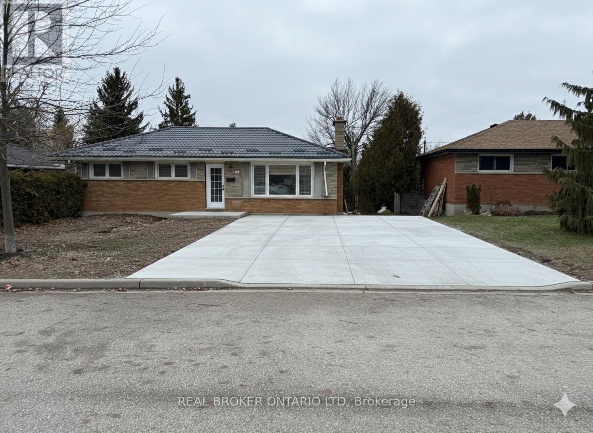 <div class="slider-price">$2,300 Monthly</div><p>(Upper) - 294 Burlington Crescent, London South, Ontario</p>