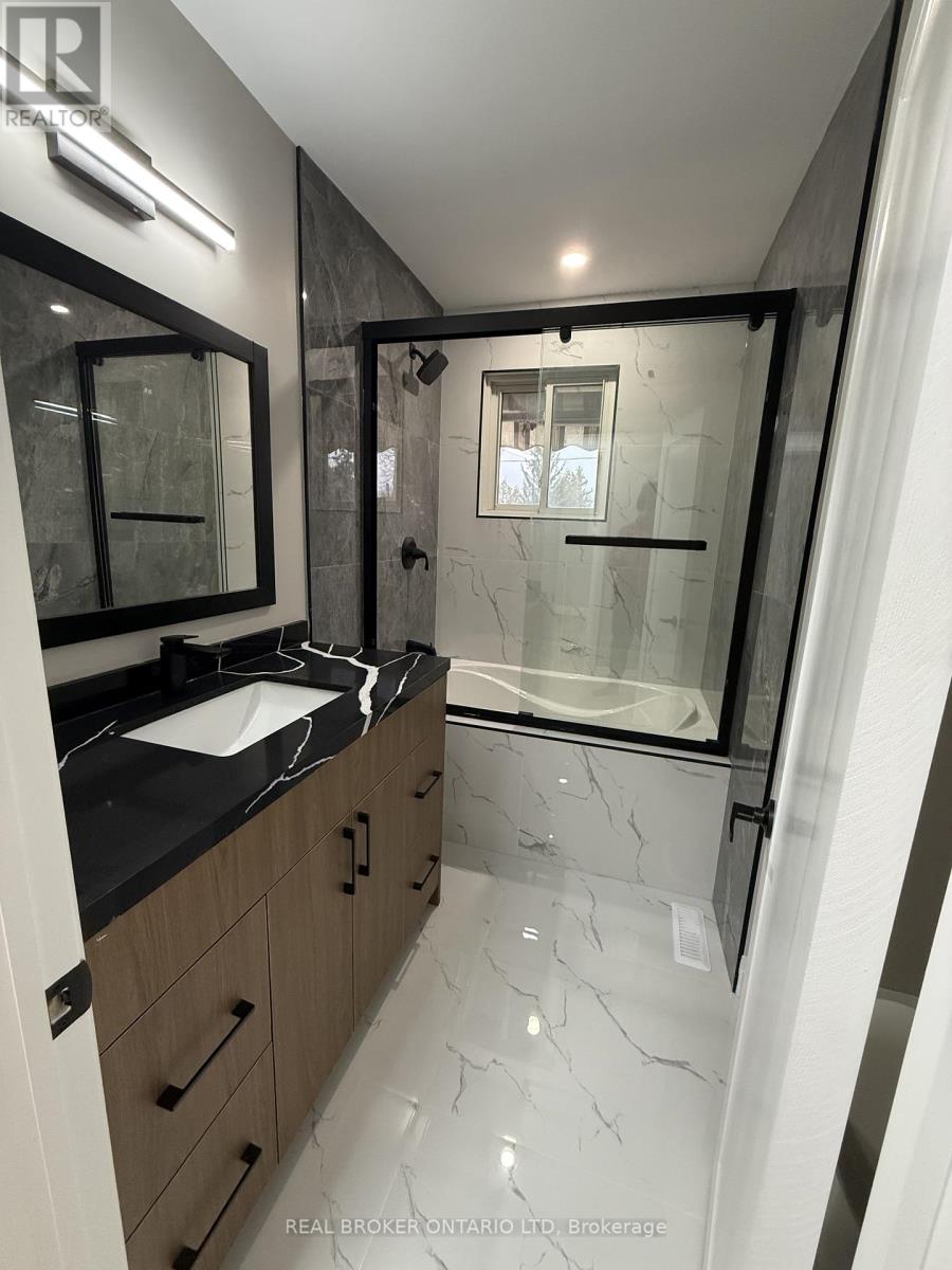 (Upper) - 294 Burlington Crescent, London South, Ontario  N5Z 3G5 - Photo 10 - X12695014