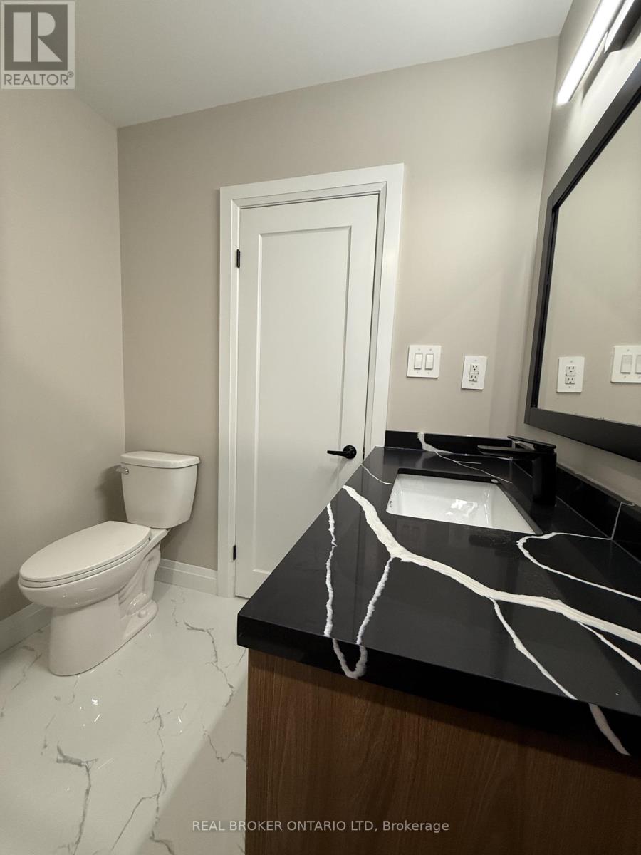 (Upper) - 294 Burlington Crescent, London South, Ontario  N5Z 3G5 - Photo 11 - X12695014