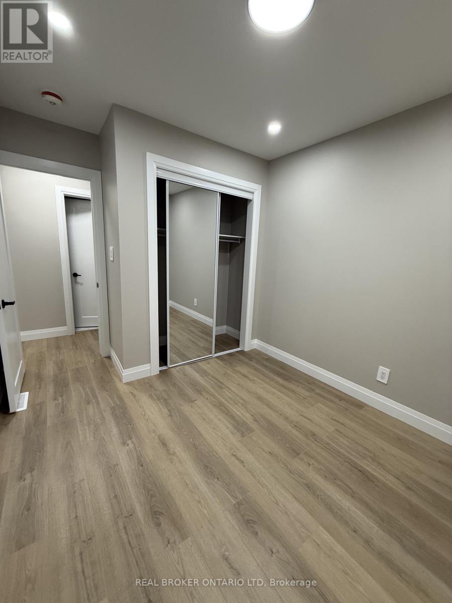 (Upper) - 294 Burlington Crescent, London South, Ontario  N5Z 3G5 - Photo 13 - X12695014