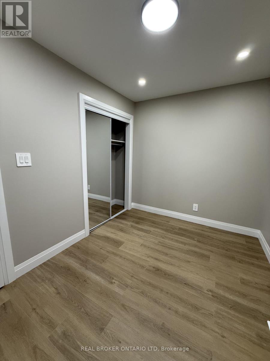 (Upper) - 294 Burlington Crescent, London South, Ontario  N5Z 3G5 - Photo 14 - X12695014