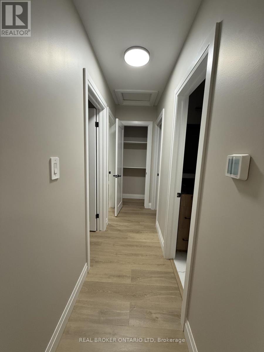 (Upper) - 294 Burlington Crescent, London South, Ontario  N5Z 3G5 - Photo 16 - X12695014