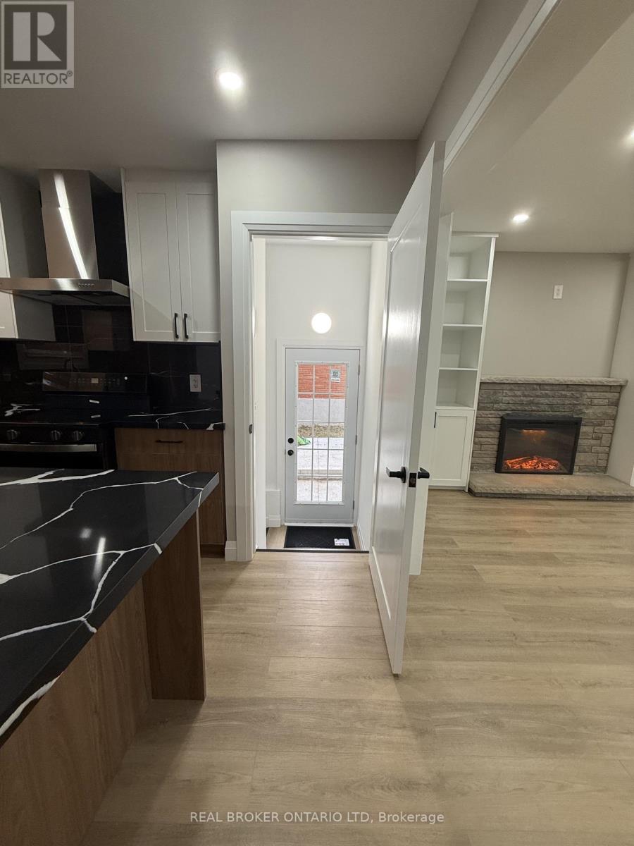 (Upper) - 294 Burlington Crescent, London South, Ontario  N5Z 3G5 - Photo 19 - X12695014