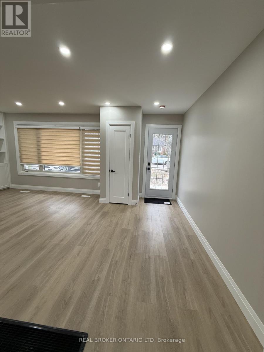 (Upper) - 294 Burlington Crescent, London South, Ontario  N5Z 3G5 - Photo 2 - X12695014