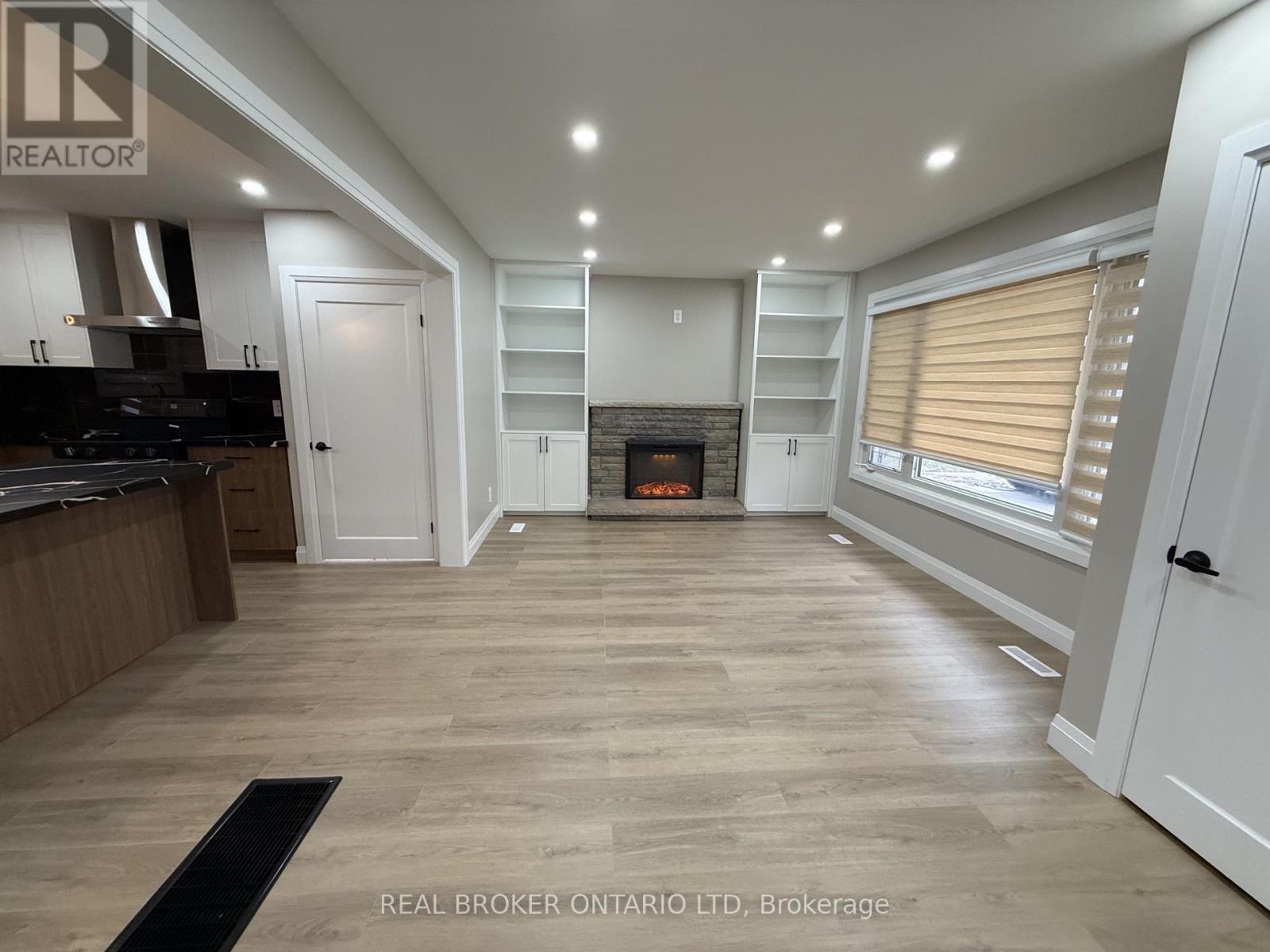 (Upper) - 294 Burlington Crescent, London South, Ontario  N5Z 3G5 - Photo 3 - X12695014