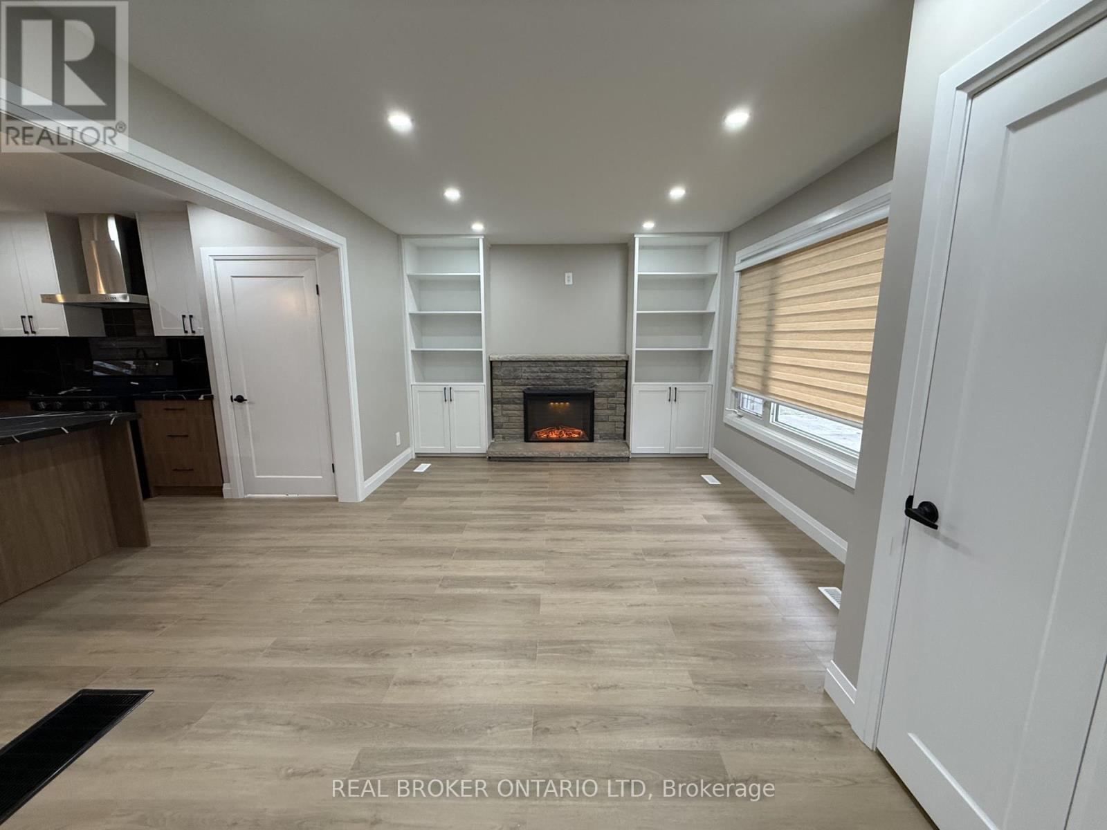 (Upper) - 294 Burlington Crescent, London South, Ontario  N5Z 3G5 - Photo 4 - X12695014