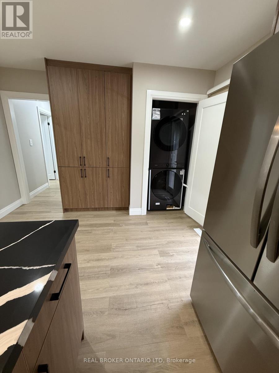 (Upper) - 294 Burlington Crescent, London South, Ontario  N5Z 3G5 - Photo 8 - X12695014