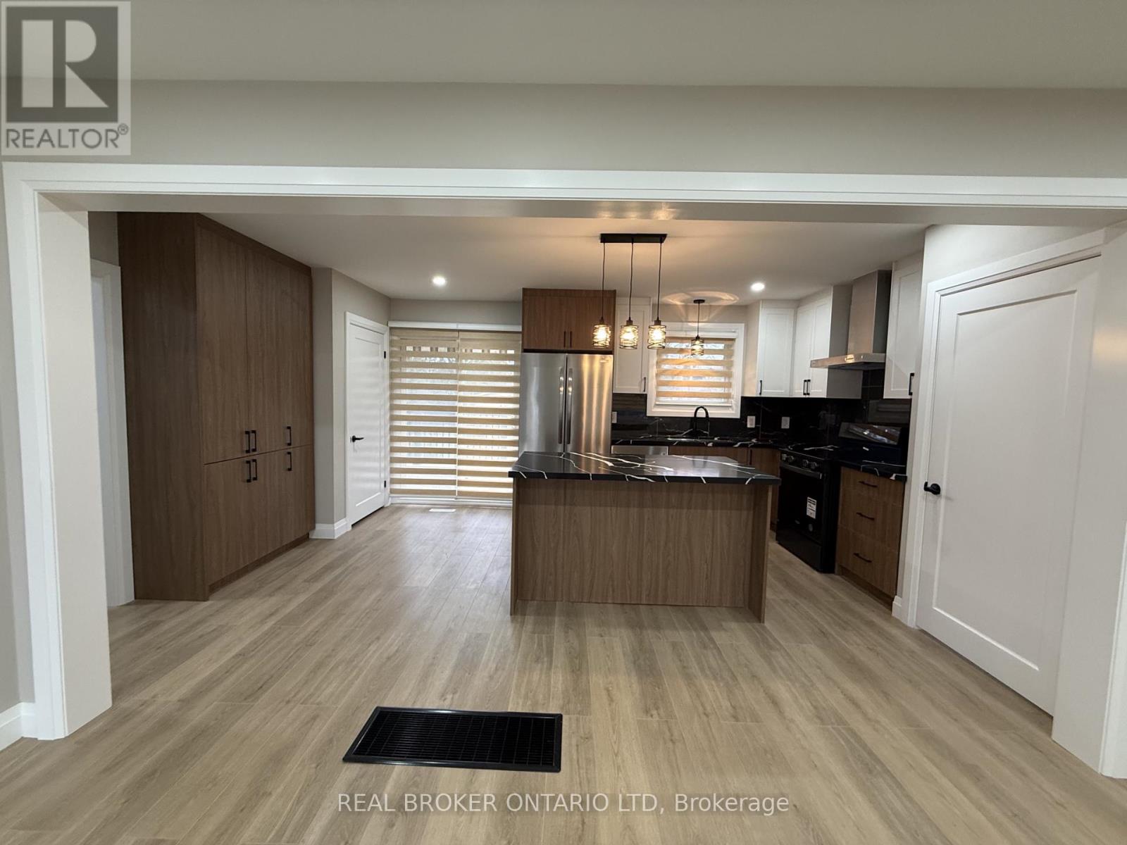 (Upper) - 294 Burlington Crescent, London South, Ontario  N5Z 3G5 - Photo 9 - X12695014