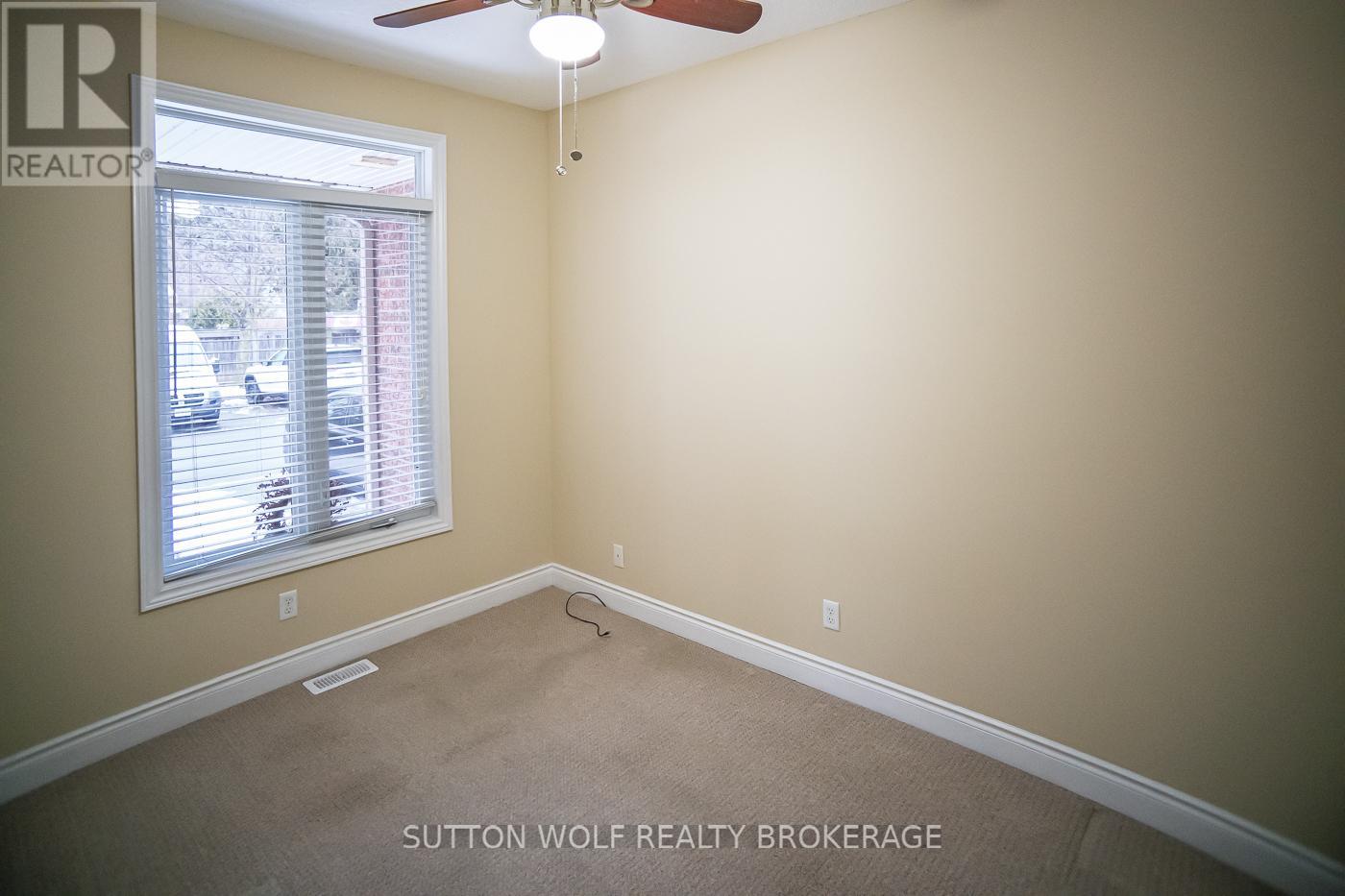 Photo 11 of 32 for 7 - 384 Head Street N