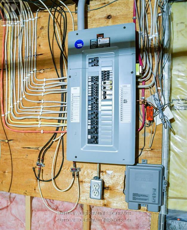 Photo 24 of 32 for 7 - 384 Head Street N