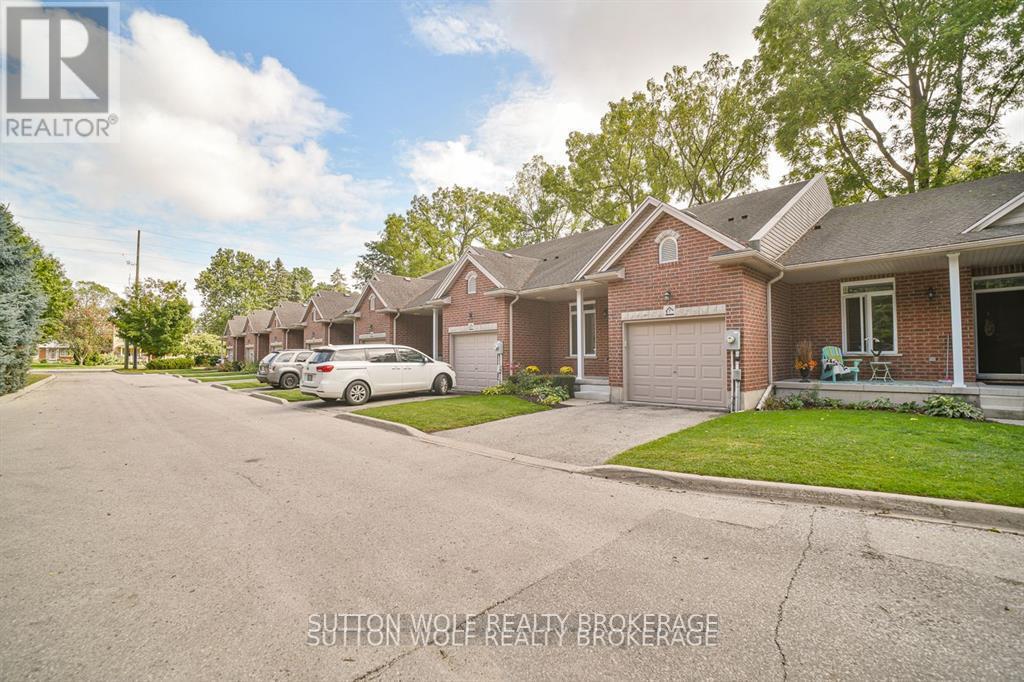 7 - 384 Head Street N, Strathroy-Caradoc, Ontario  N7G 2J9 - Photo 3 - X12695062