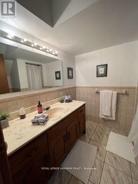 Lower - 48 Plowshare Crescent, Toronto, Ontario  M9V 4Y2 - Photo 2 - W12694796