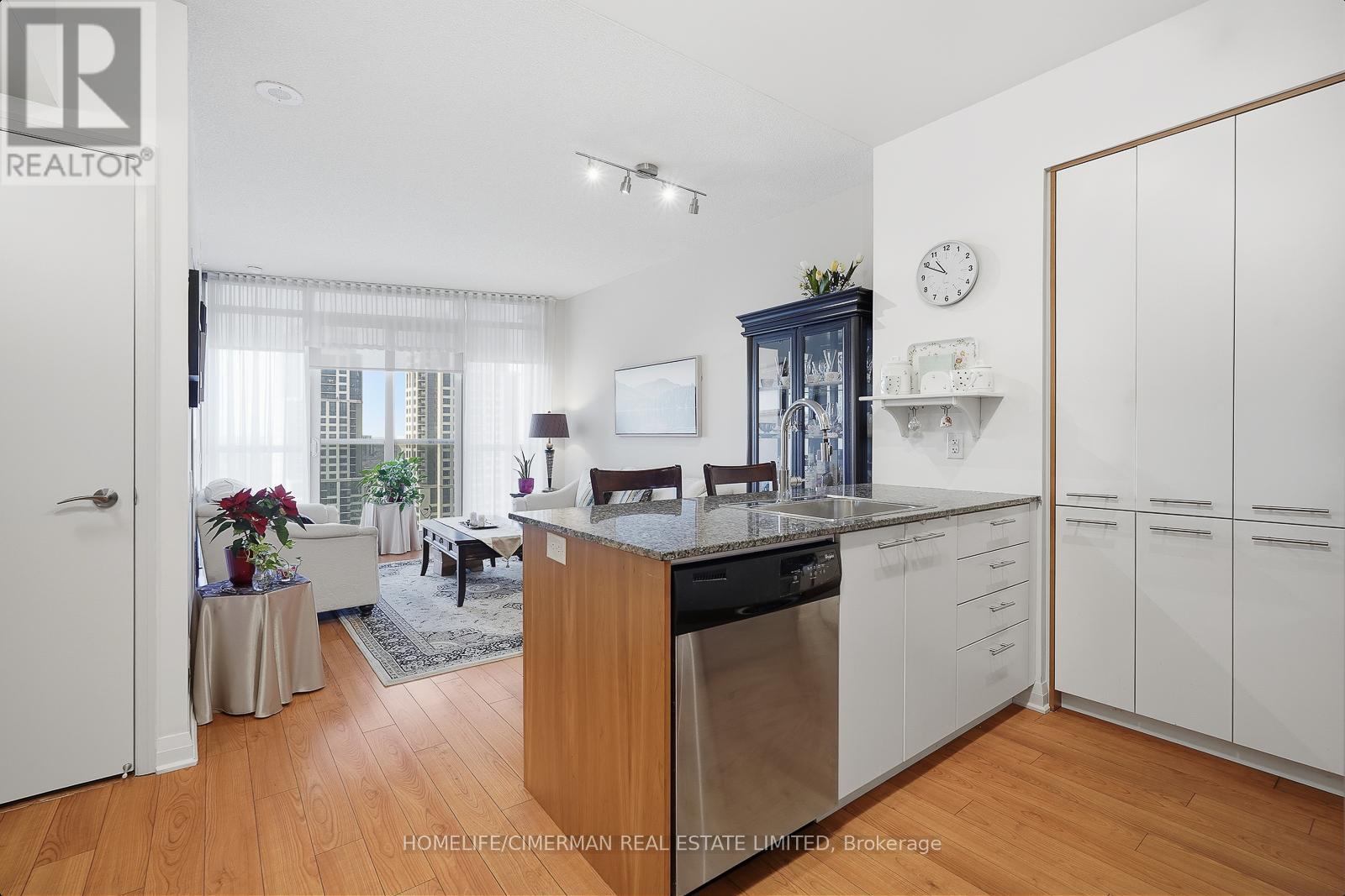 2006 - 1 Valhalla Inn Road, Toronto, Ontario  M9B 1S9 - Photo 3 - W12694834